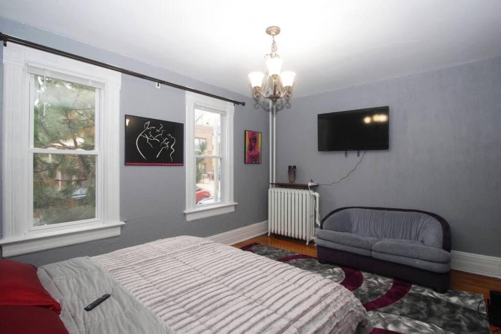 Renovated Brady St. Classic ミルウォーキー エクステリア 写真