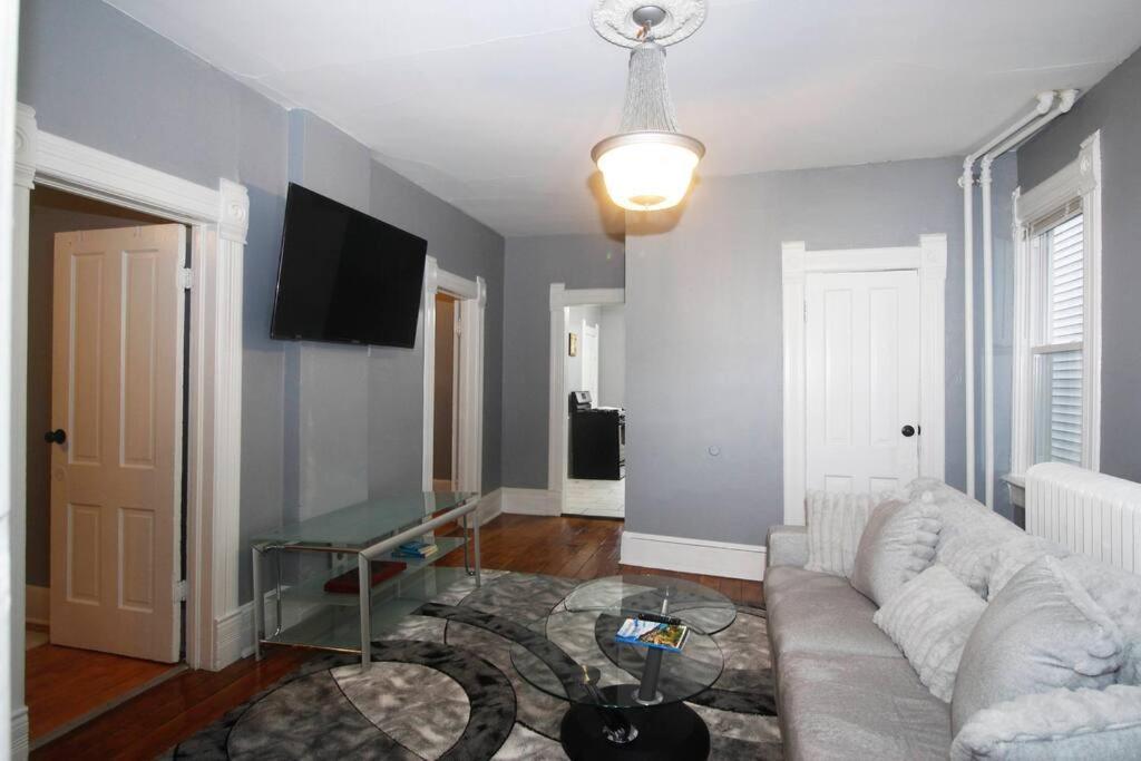 Renovated Brady St. Classic ミルウォーキー エクステリア 写真