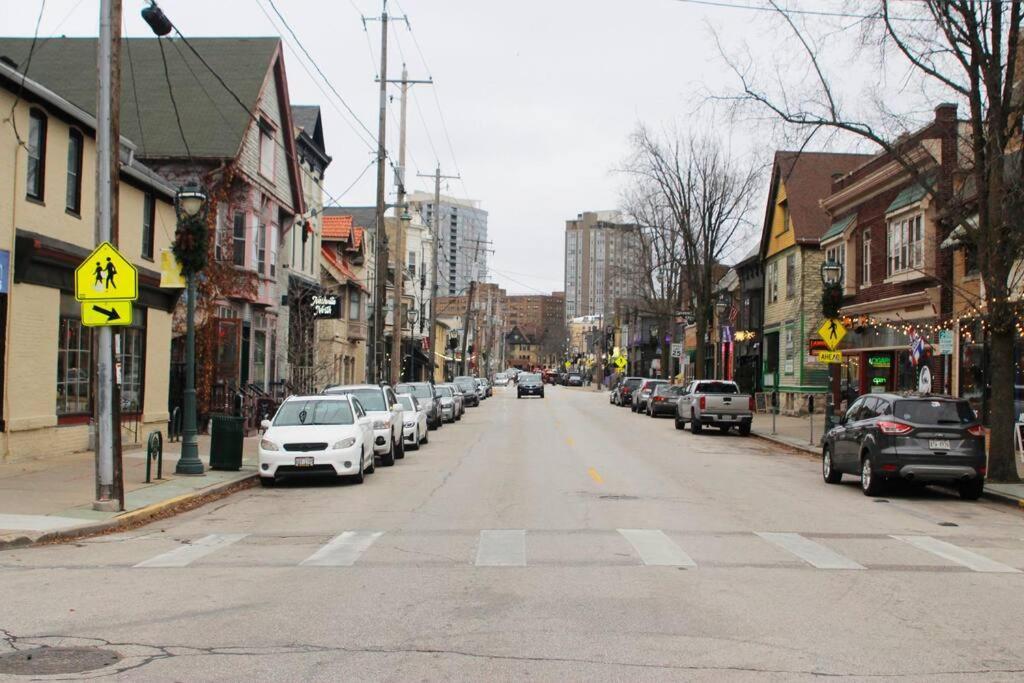 Renovated Brady St. Classic ミルウォーキー エクステリア 写真