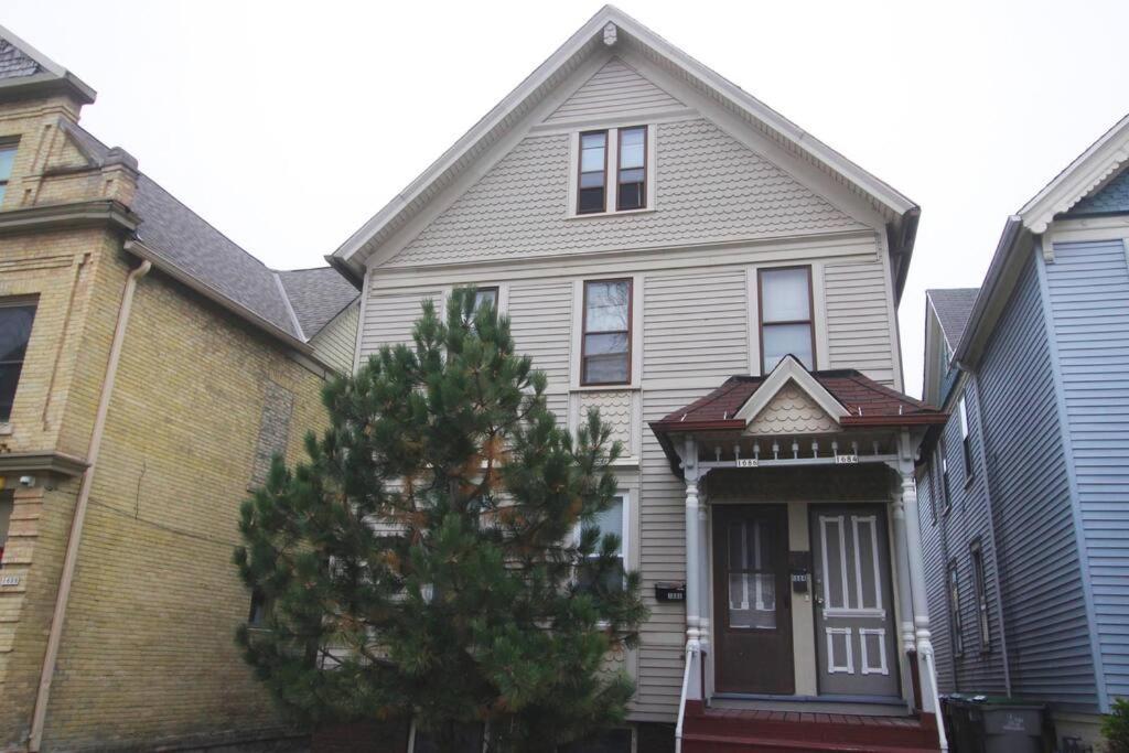 Renovated Brady St. Classic ミルウォーキー エクステリア 写真