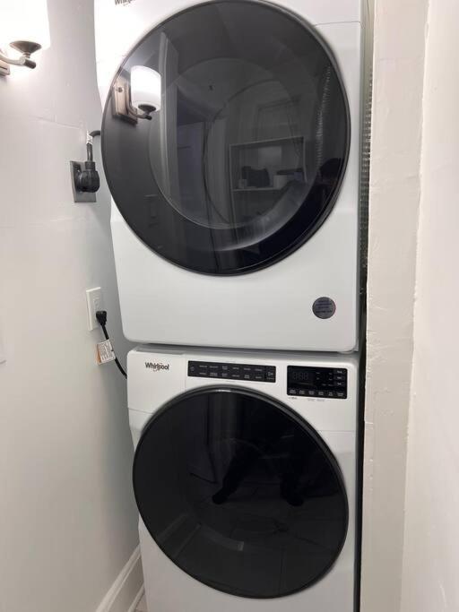 Renovated Brady St. Classic ミルウォーキー エクステリア 写真
