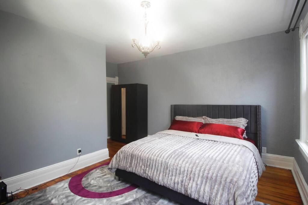 Renovated Brady St. Classic ミルウォーキー エクステリア 写真