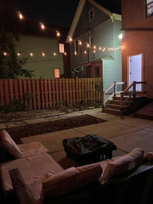 Renovated Brady St. Classic ミルウォーキー エクステリア 写真