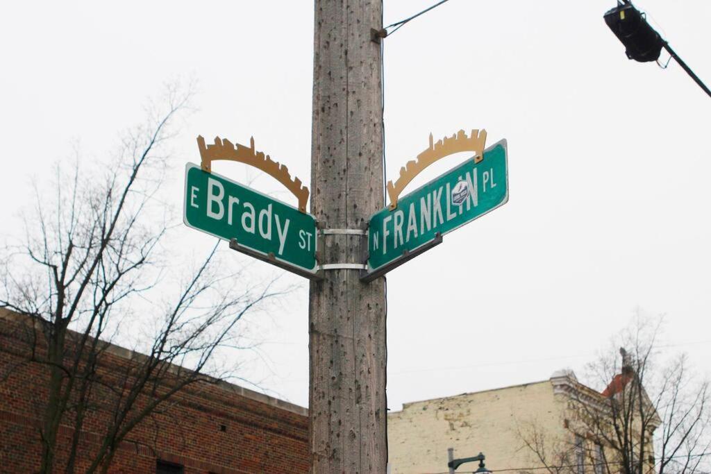 Renovated Brady St. Classic ミルウォーキー エクステリア 写真
